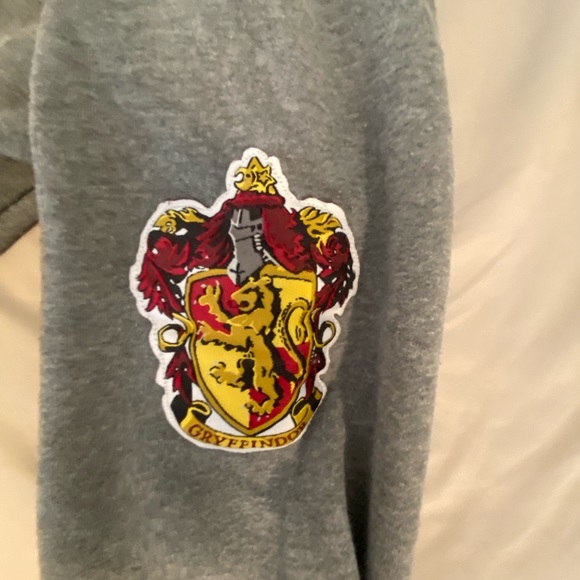 Gryffindor Sweatshirt - Universal Studios Wizarding World of Harry Potter - Picture 2 of 5